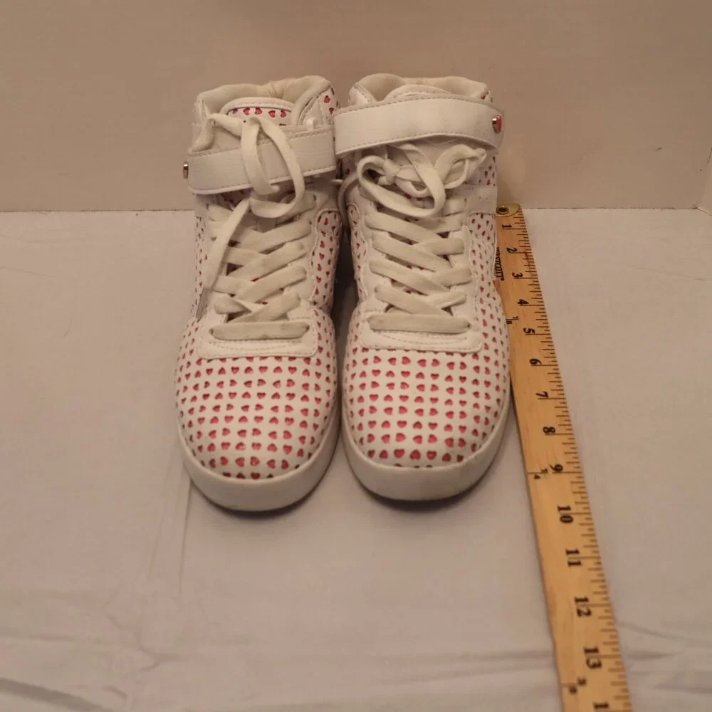 FILA Women's White with Red Hearts Leather Athletic‎ Shoes   Size 61/2